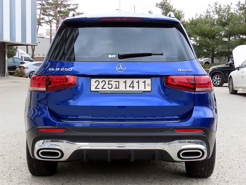 Mercedes Benz GLB Class - Vista 4