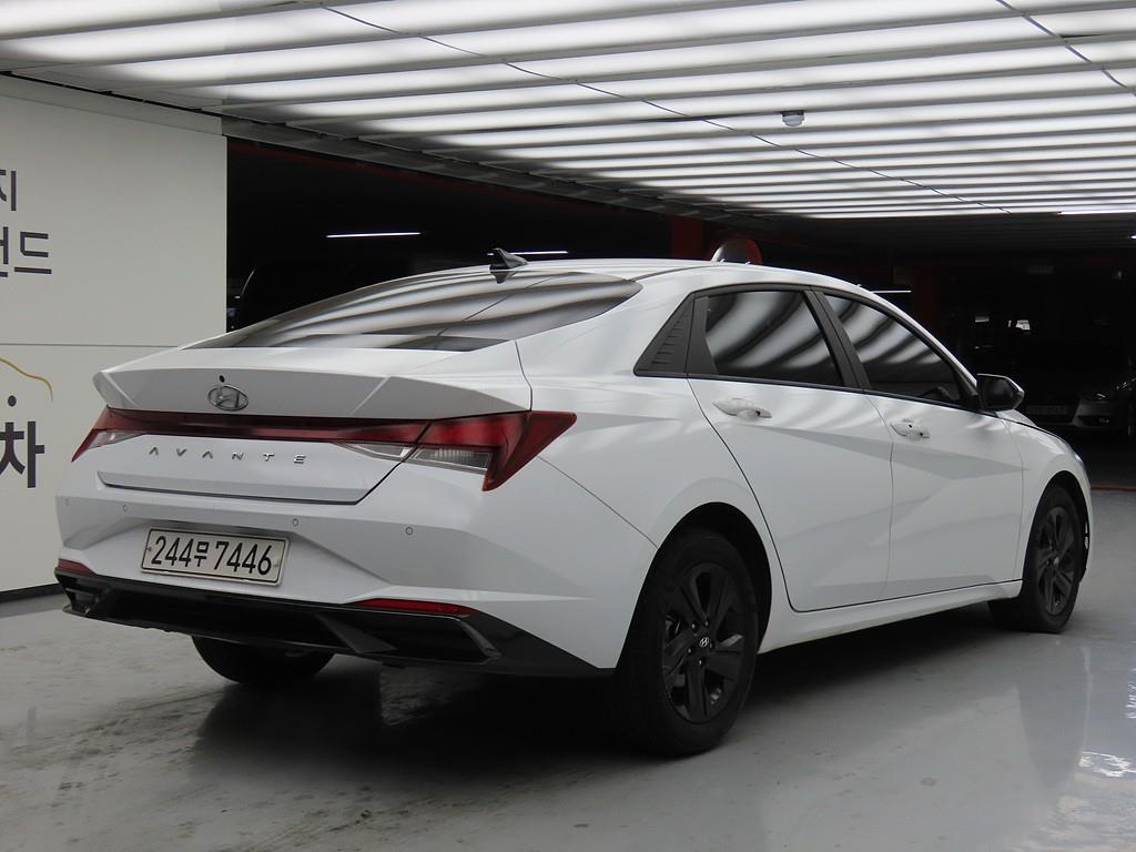 HYUNDAI Avante - Vista 3