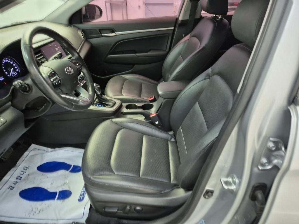 HYUNDAI Avante - Vista 11