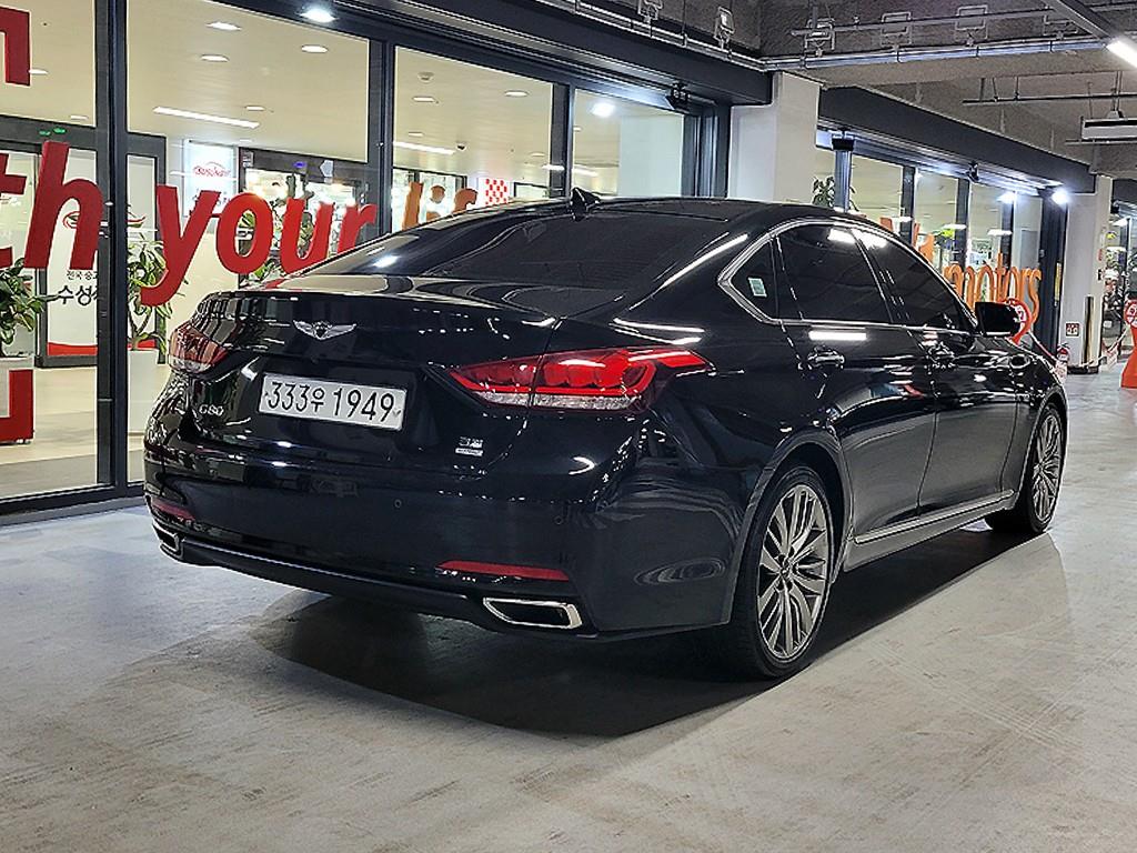 HYUNDAI Genesis - Vista 4