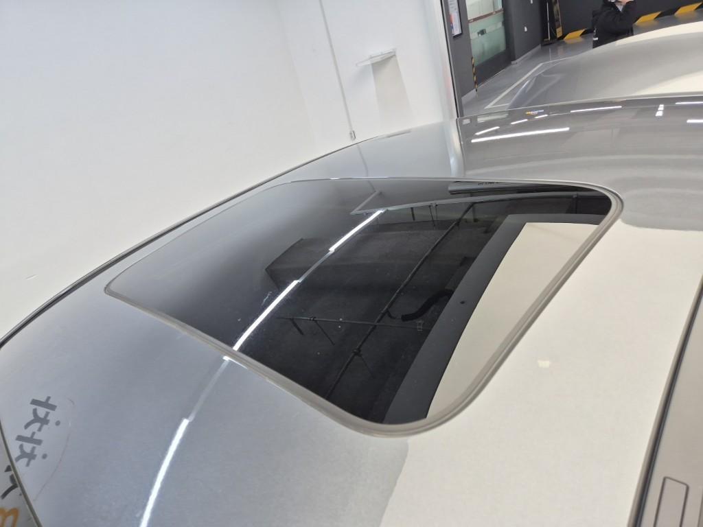 Mercedes Benz E class - Vista 12