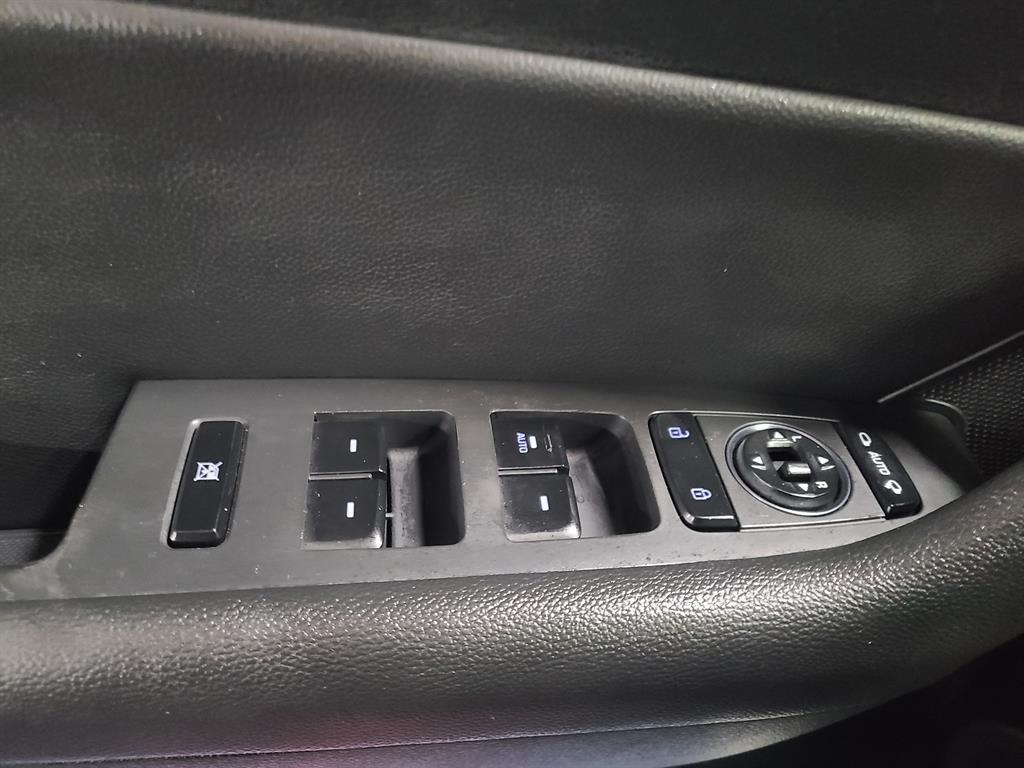 HYUNDAI Sonata - Vista 12