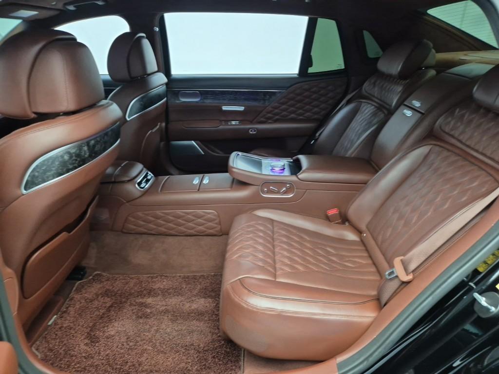 Genesis G90 - Vista 12