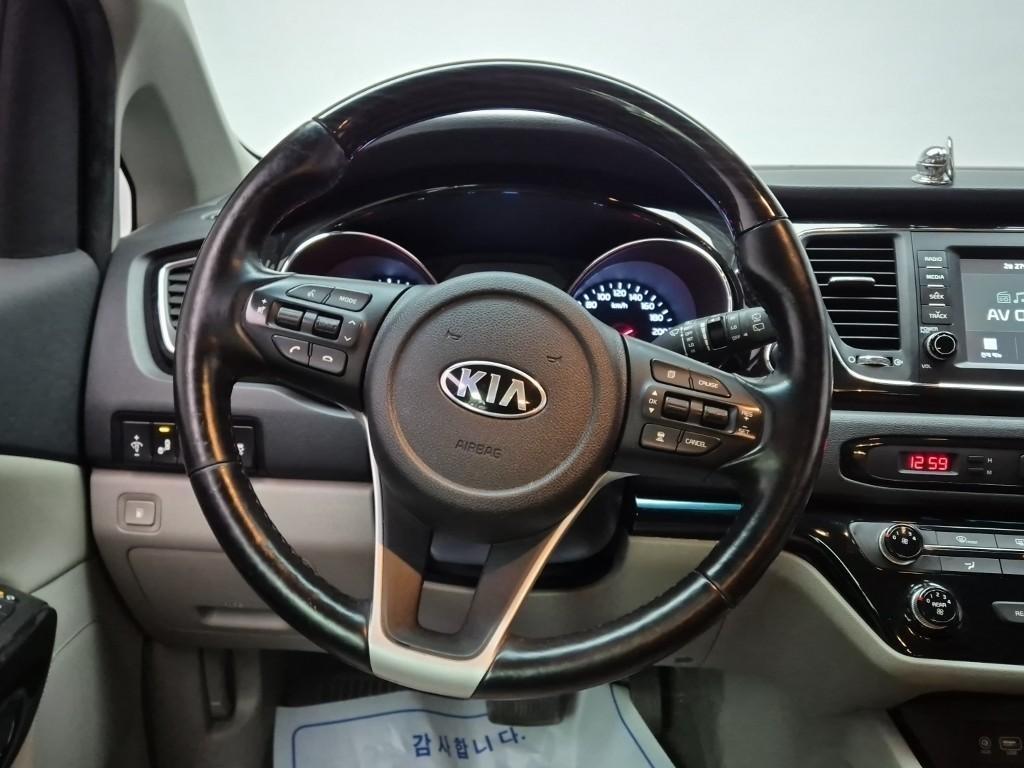 KIA Carnival - Vista 9