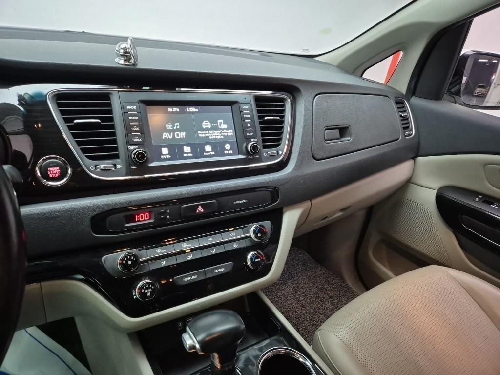 KIA Carnival - Vista 10