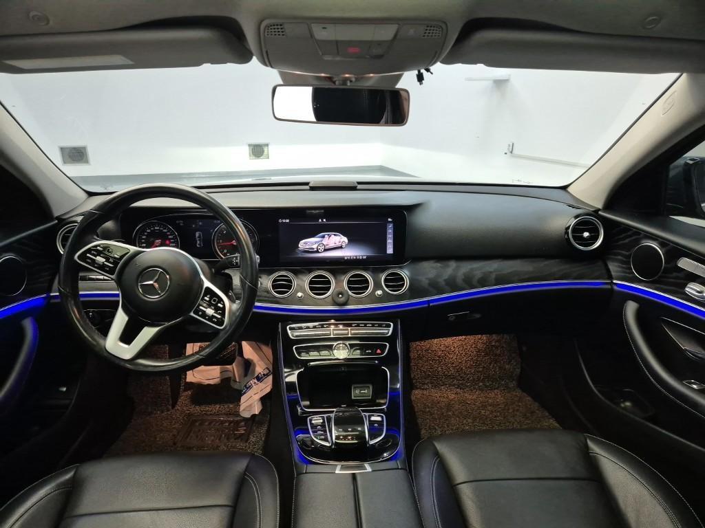 Mercedes Benz E class - Vista 8