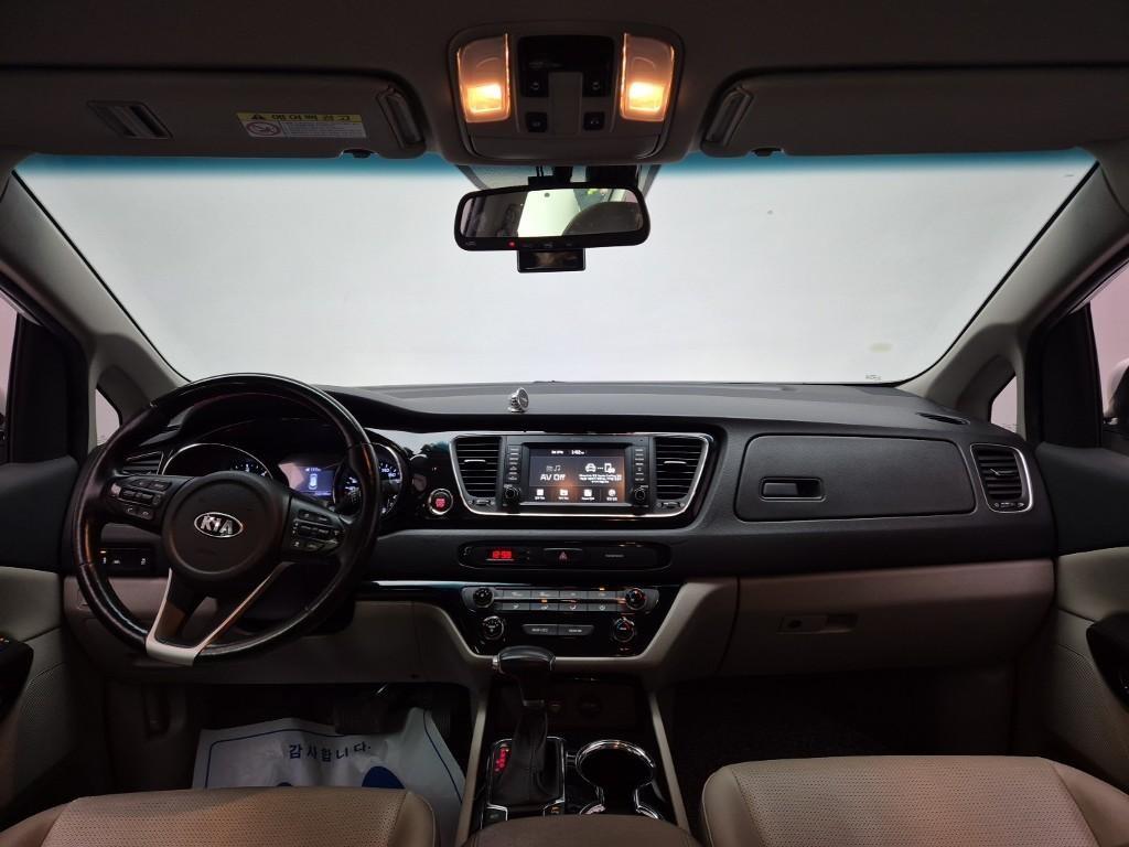 KIA Carnival - Vista 7