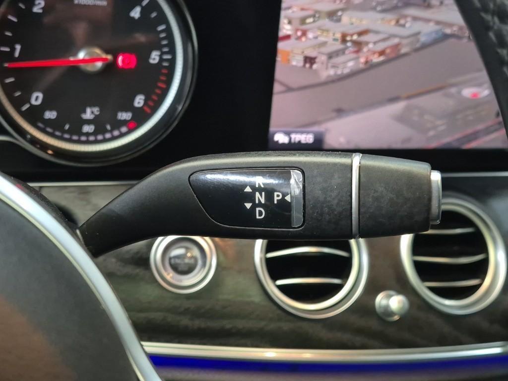 Mercedes Benz E class - Vista 10