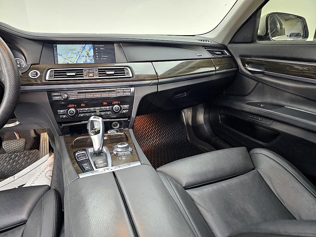 BMW 7 Series - Vista 10