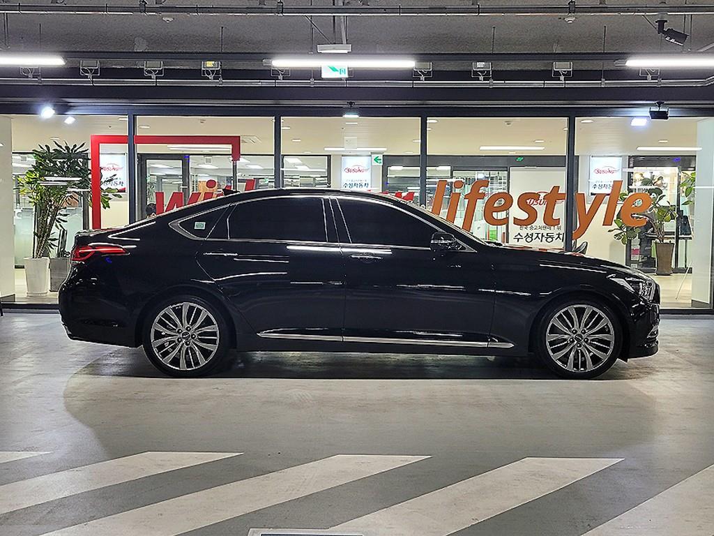 HYUNDAI Genesis - Vista 3