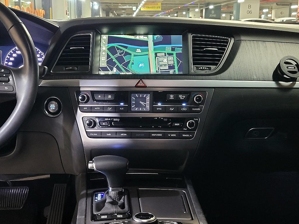 HYUNDAI Genesis - Vista 11