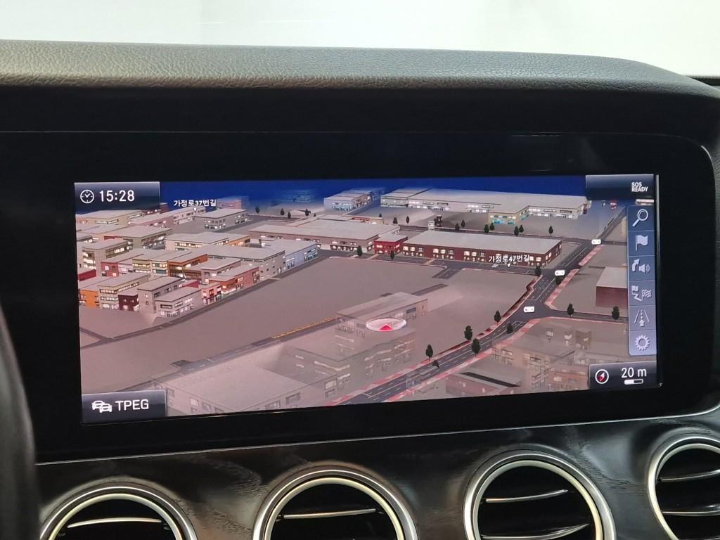 Mercedes Benz E class - Vista 11