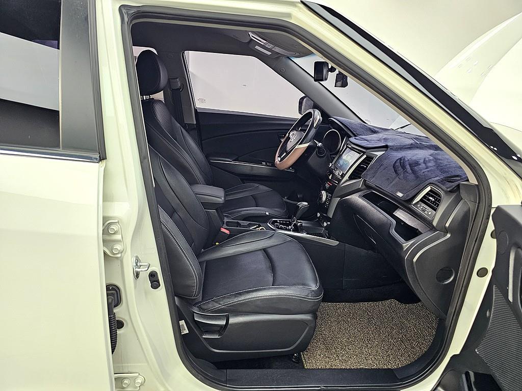 Ssangyong Tivoli - Vista 11