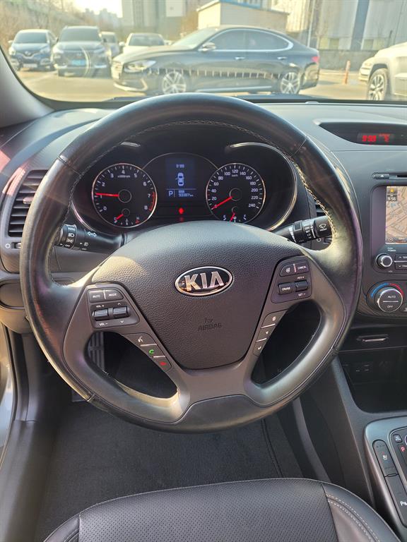 KIA K3 - Vista 8