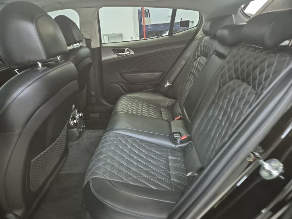 KIA Stinger - Vista 12