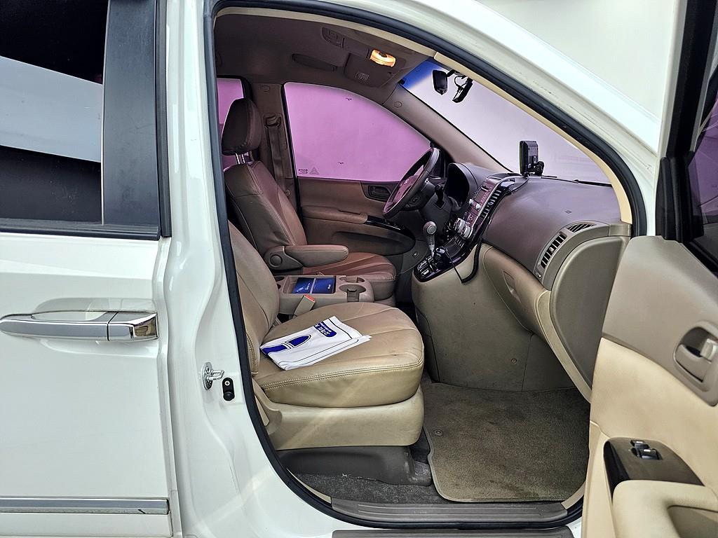 KIA Carnival - Vista 11