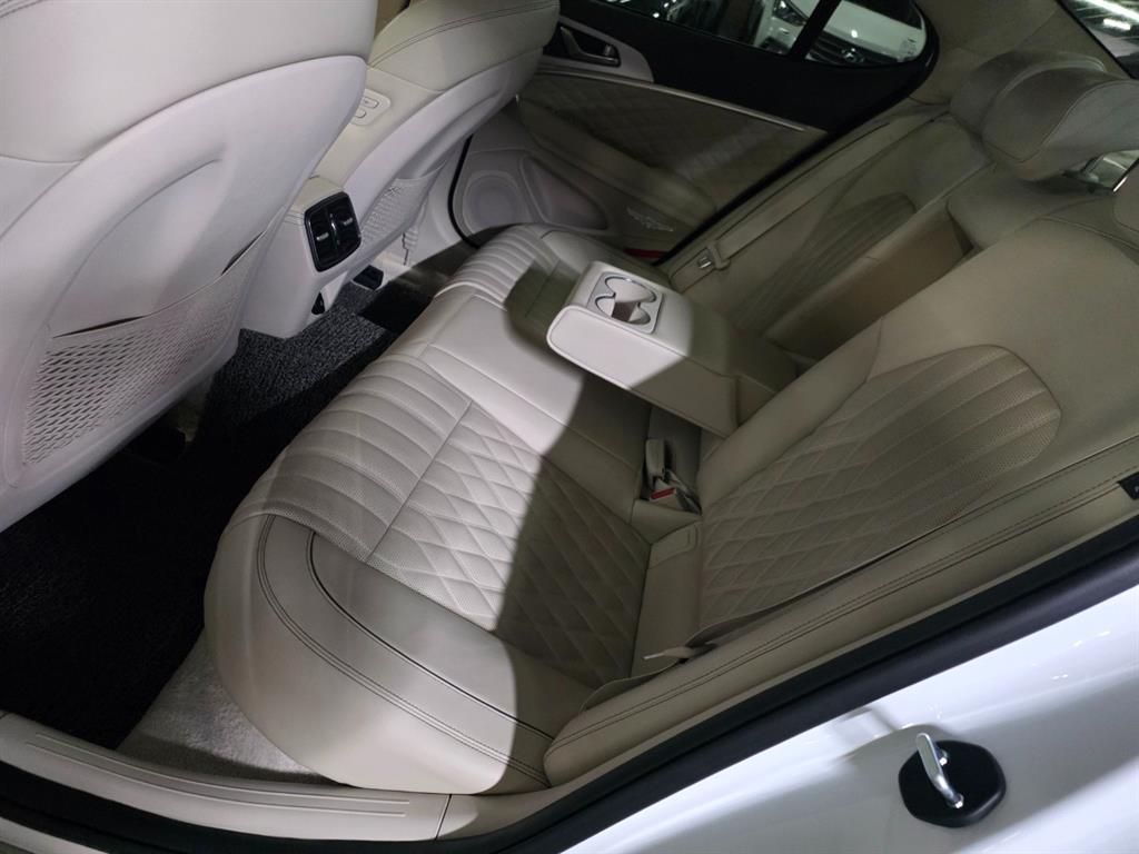 Genesis G70 - Vista 12