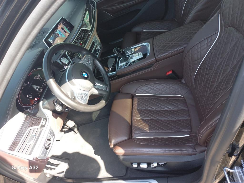 BMW 7 Series - Vista 5