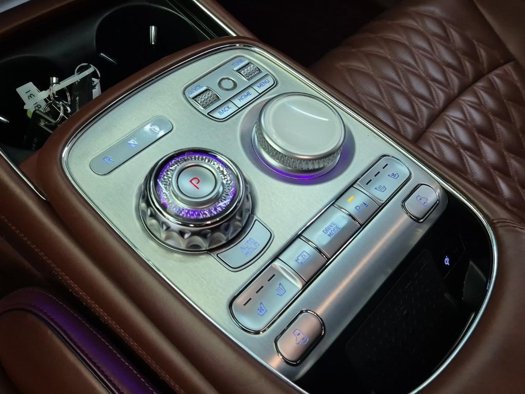 Genesis G90 - Vista 8