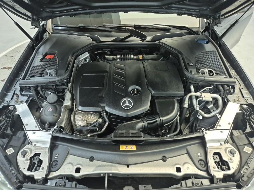 Mercedes Benz E class - Vista 5