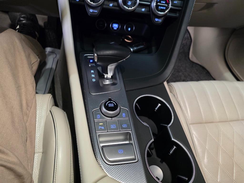 Genesis G70 - Vista 10