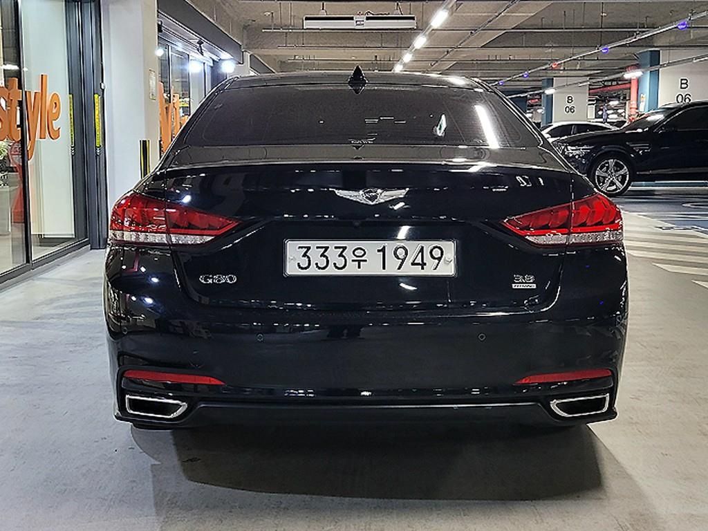 HYUNDAI Genesis - Vista 5