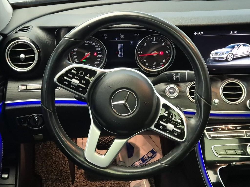 Mercedes Benz E class - Vista 6