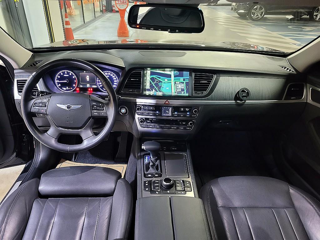 HYUNDAI Genesis - Vista 6