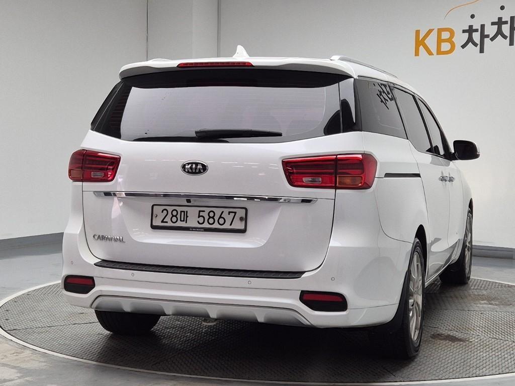 KIA Carnival - Vista 3