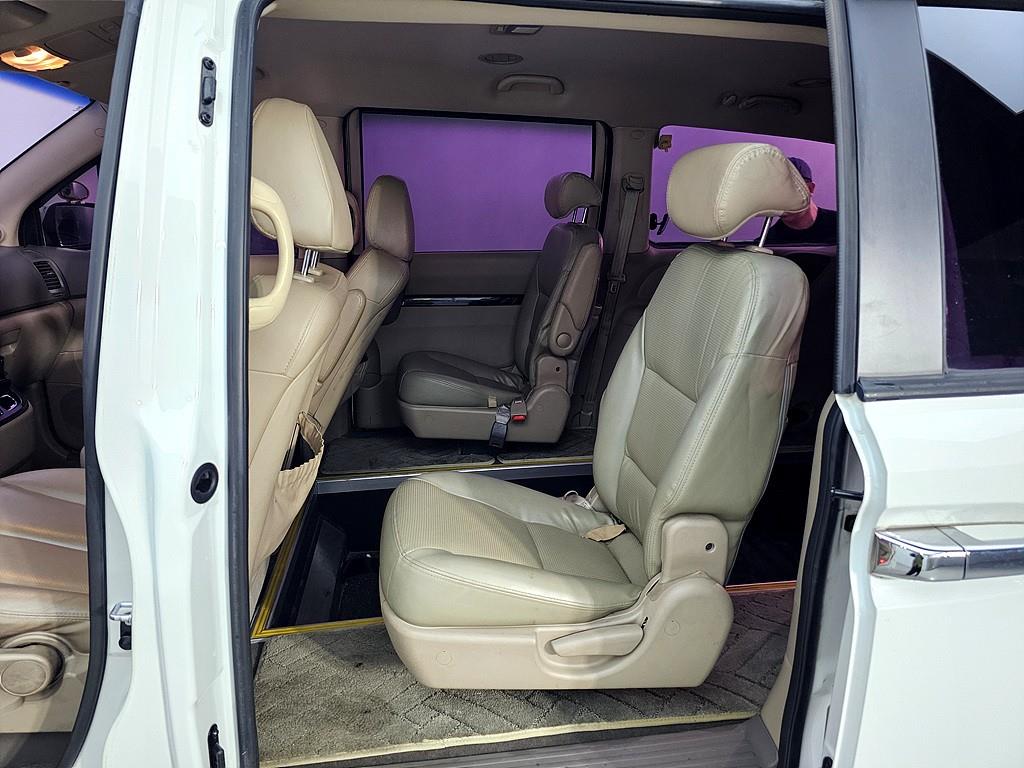 KIA Carnival - Vista 9