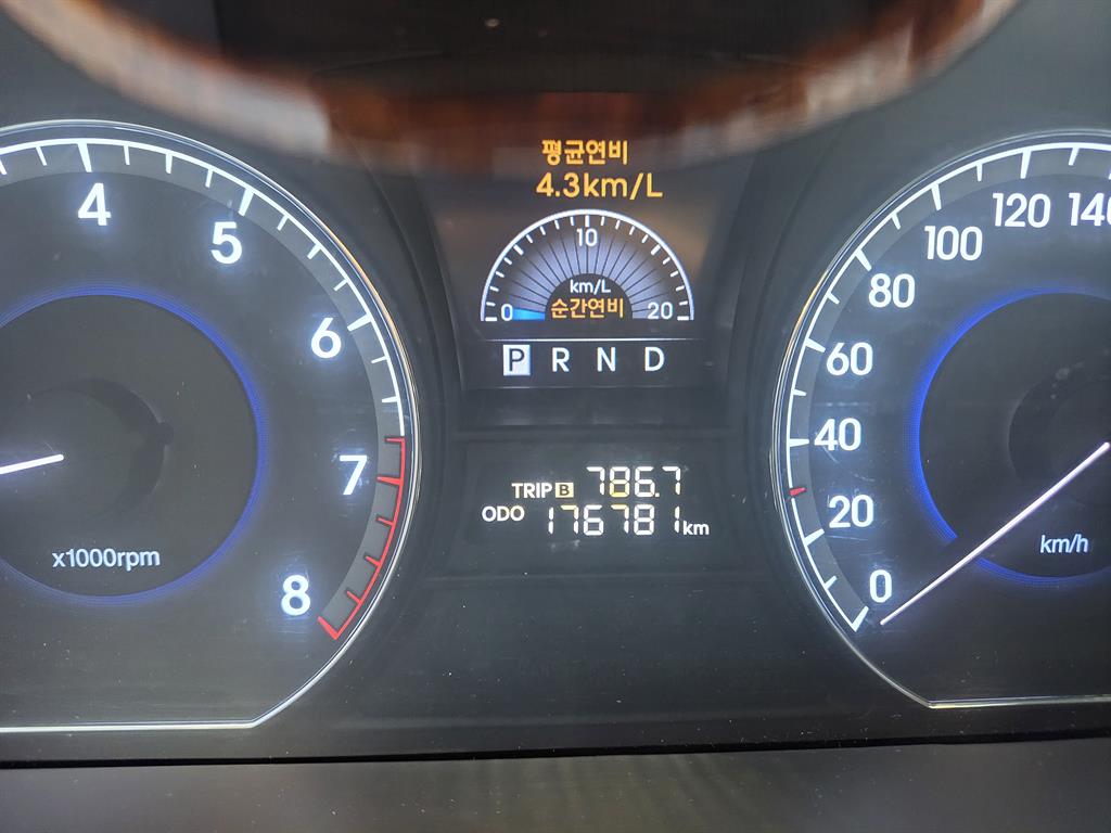 HYUNDAI Equus - Vista 9