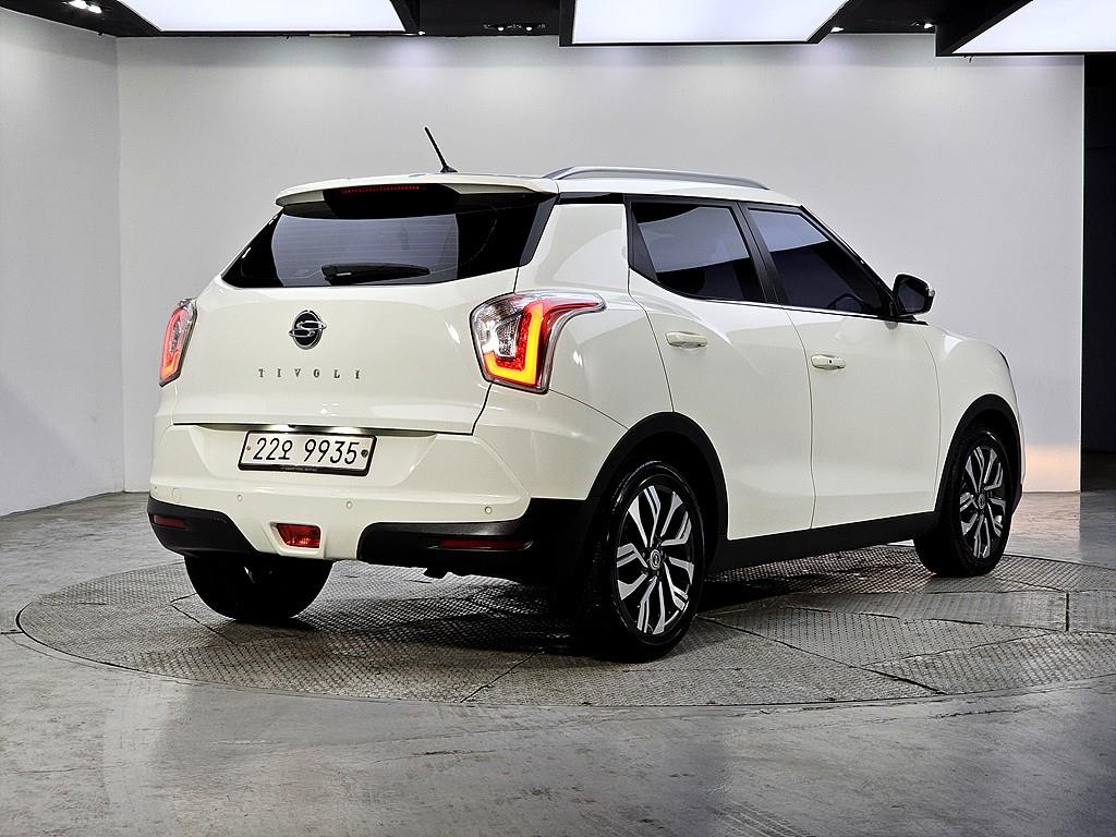 Ssangyong Tivoli - Vista 4