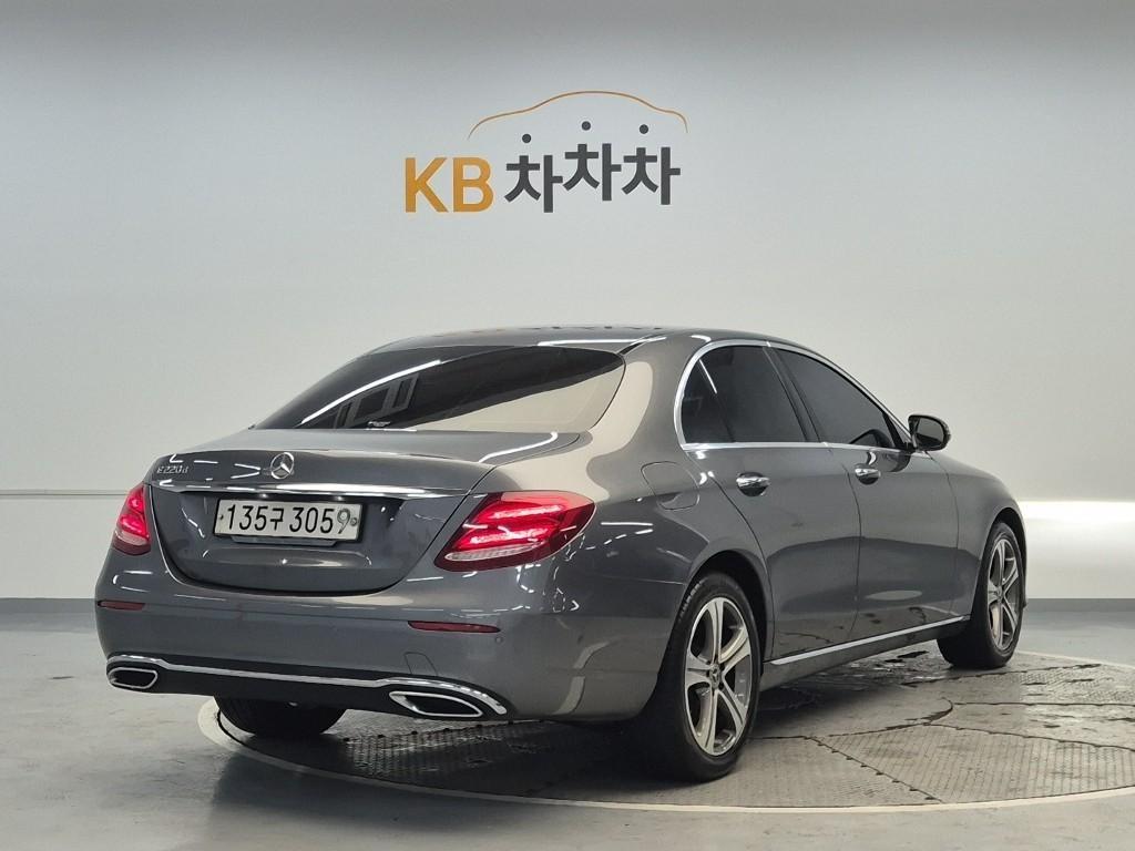 Mercedes Benz E class - Vista 4