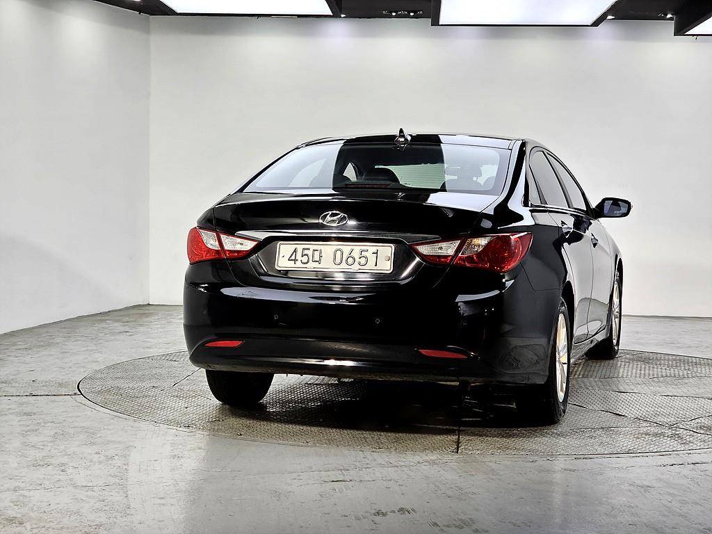 HYUNDAI Sonata - Vista 3