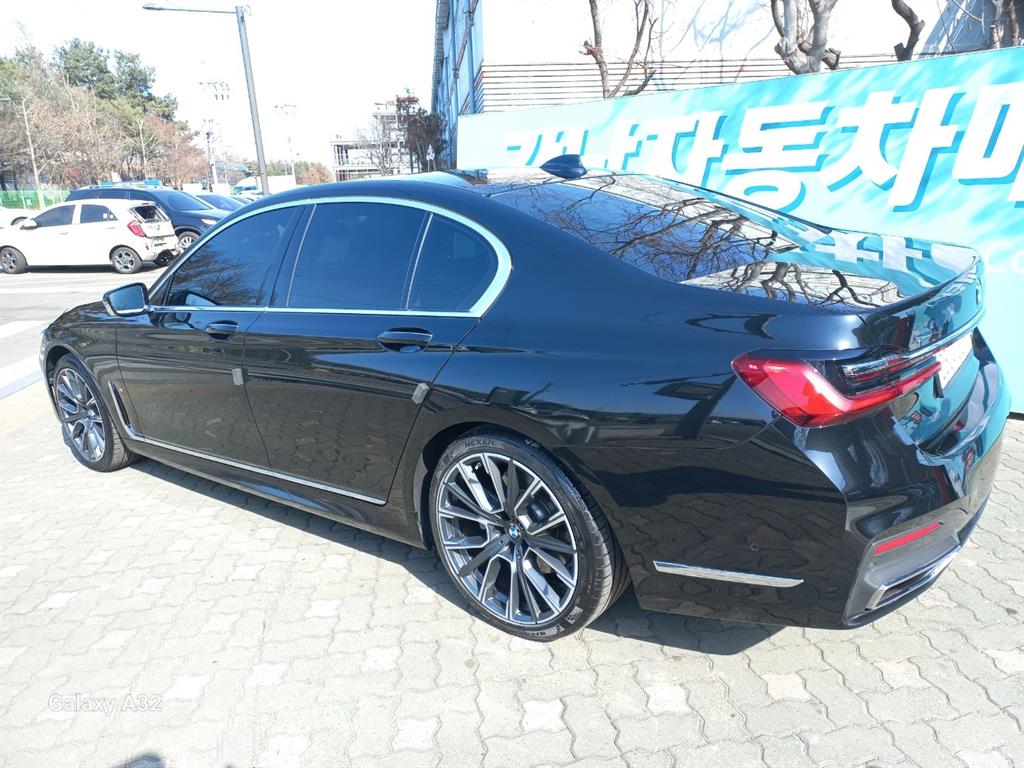 BMW 7 Series - Vista 3