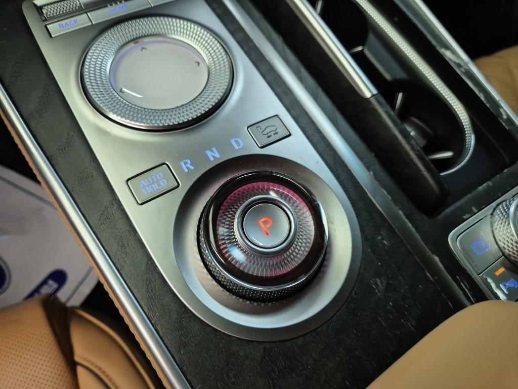 Genesis GV80 - Vista 8