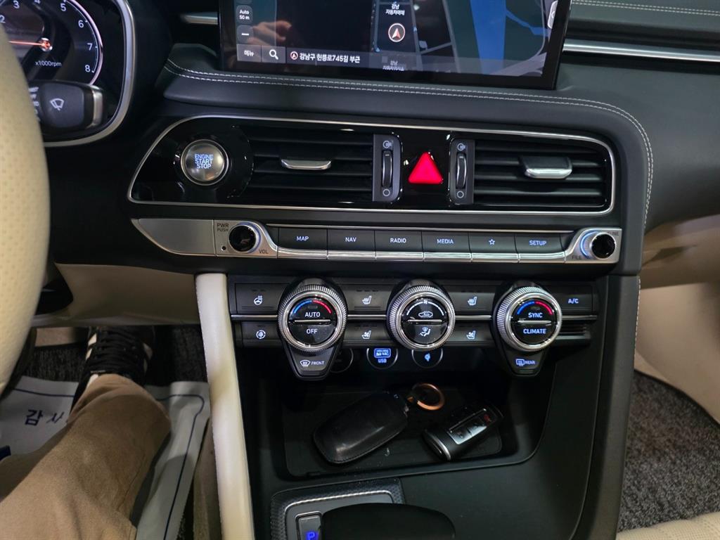 Genesis G70 - Vista 9