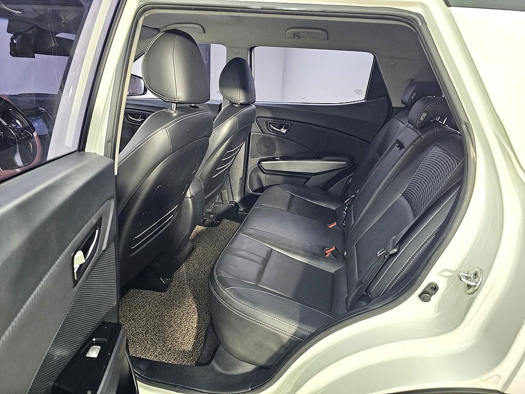 Ssangyong Tivoli - Vista 9