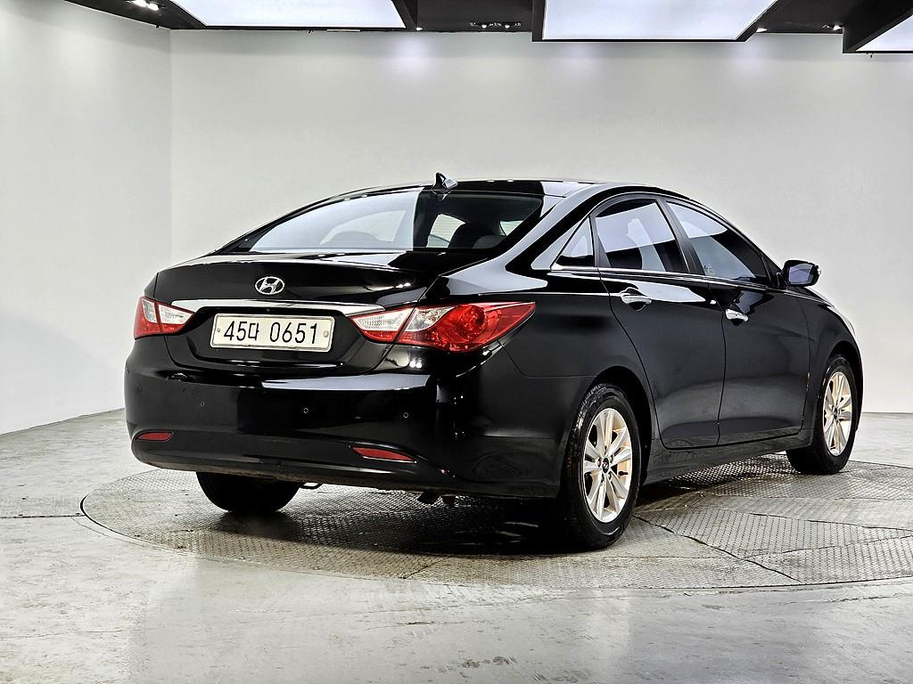 HYUNDAI Sonata - Vista 4