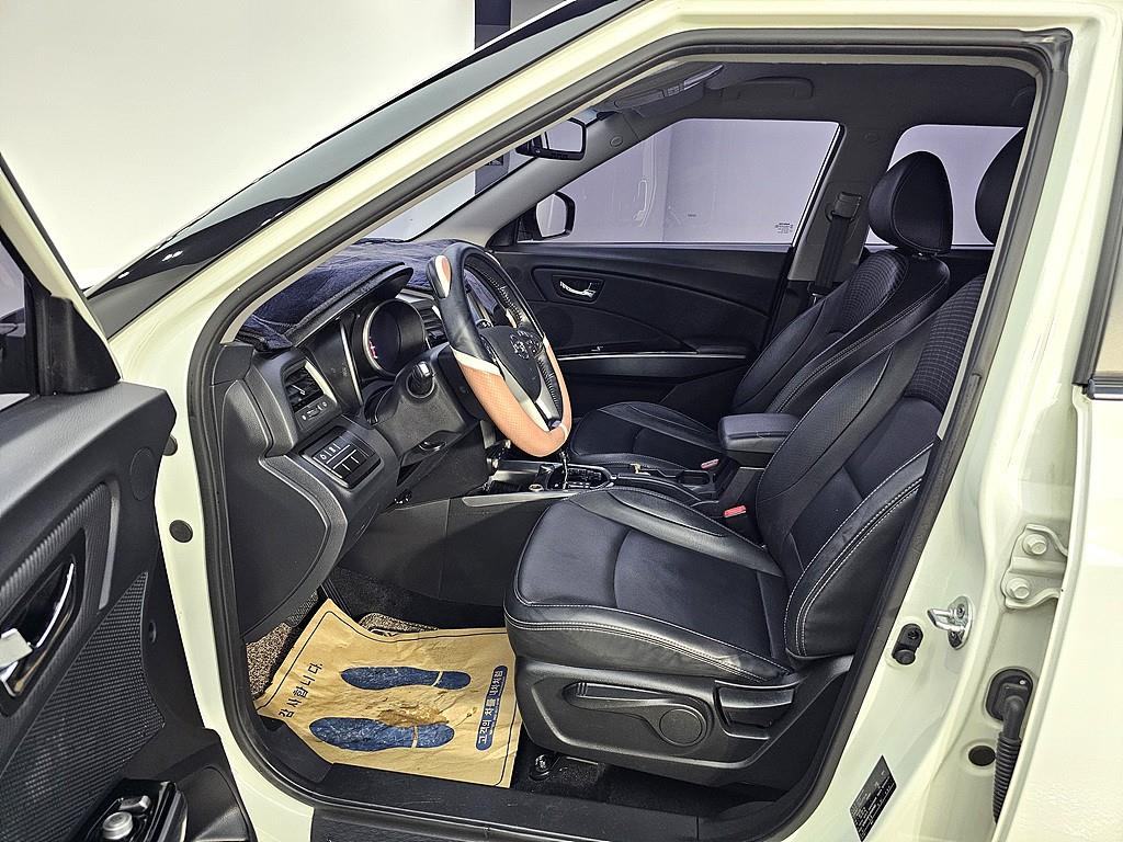 Ssangyong Tivoli - Vista 8