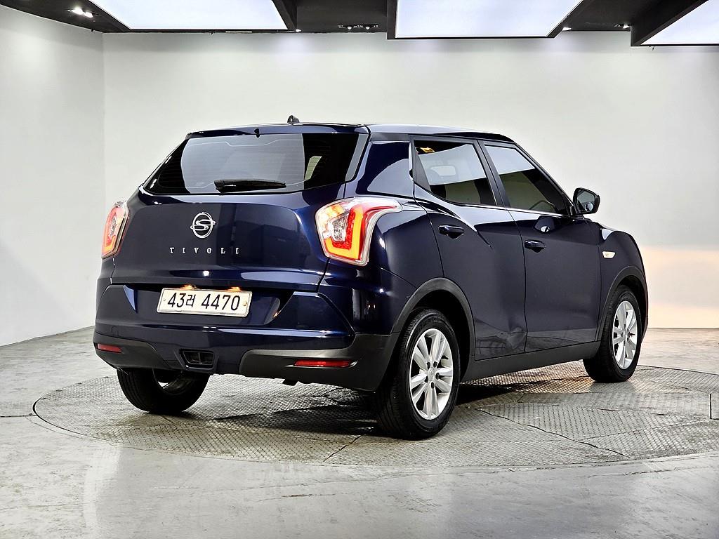 Ssangyong Tivoli - Vista 4