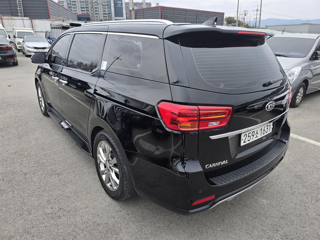 KIA Carnival - Vista 6