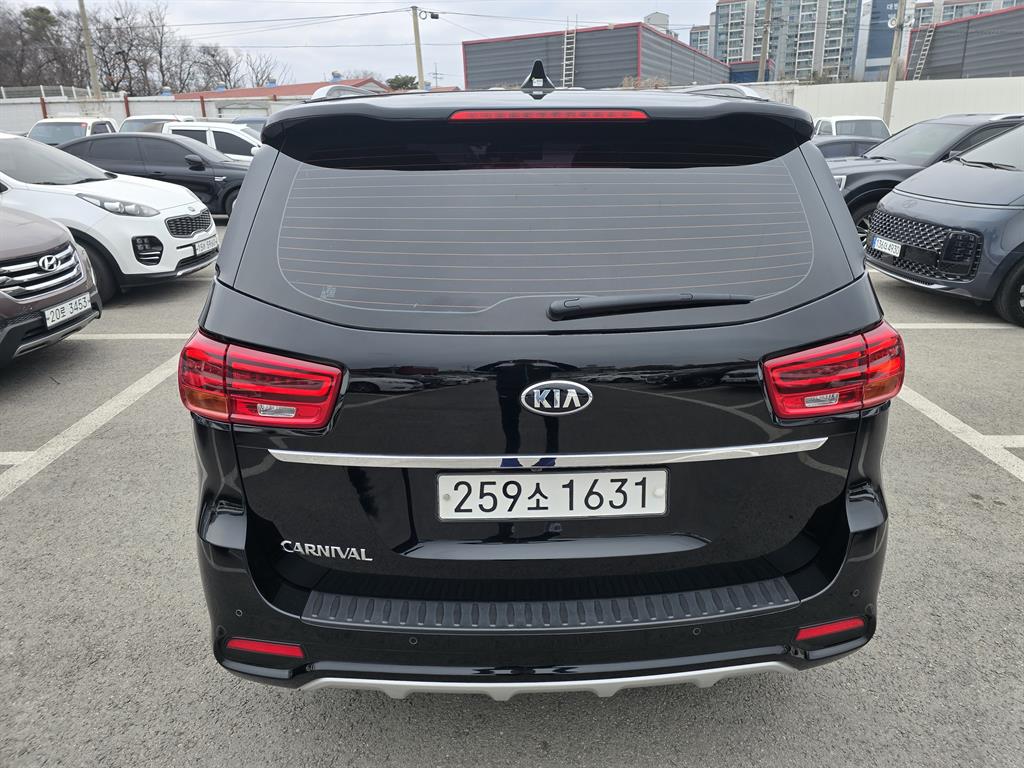 KIA Carnival - Vista 5