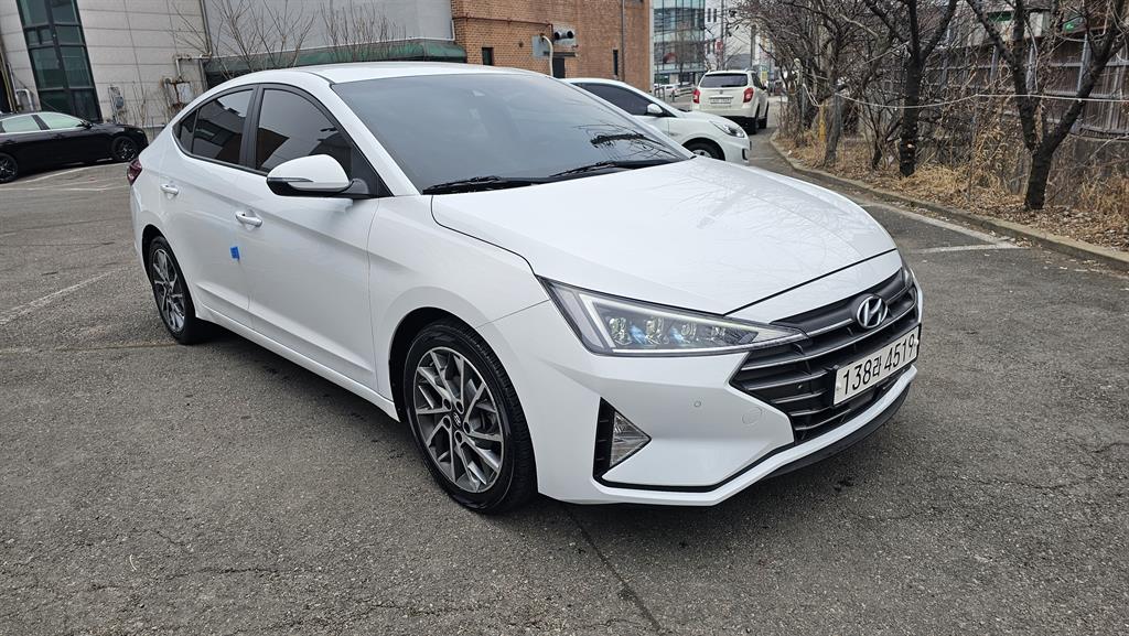 HYUNDAI Avante - Vista 2