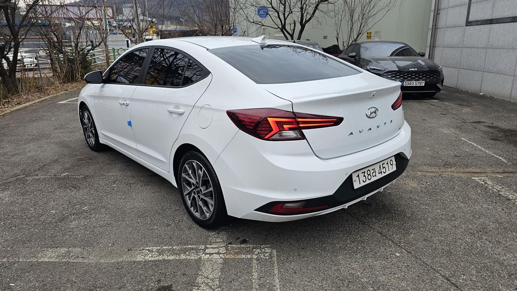 HYUNDAI Avante - Vista 4