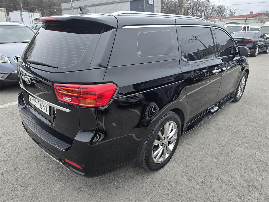 KIA Carnival - Vista 4