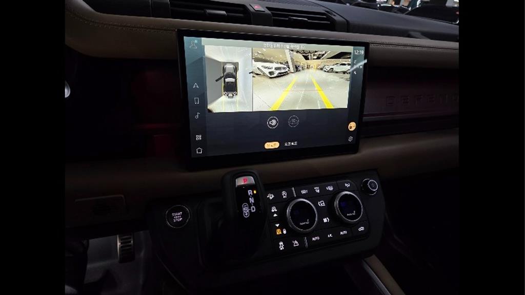 Land Rover Defender - Vista 12