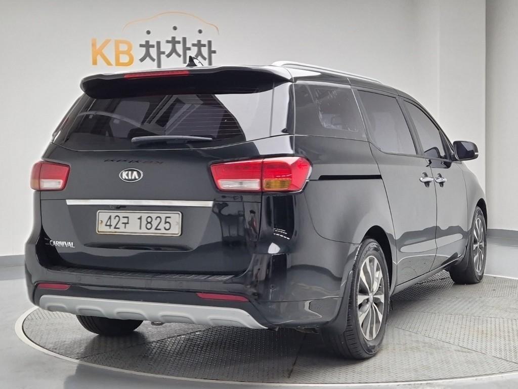 KIA Carnival - Vista 3