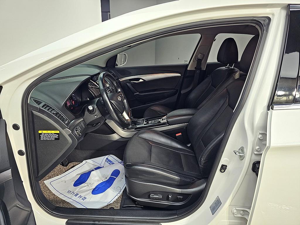 HYUNDAI i40 - Vista 8