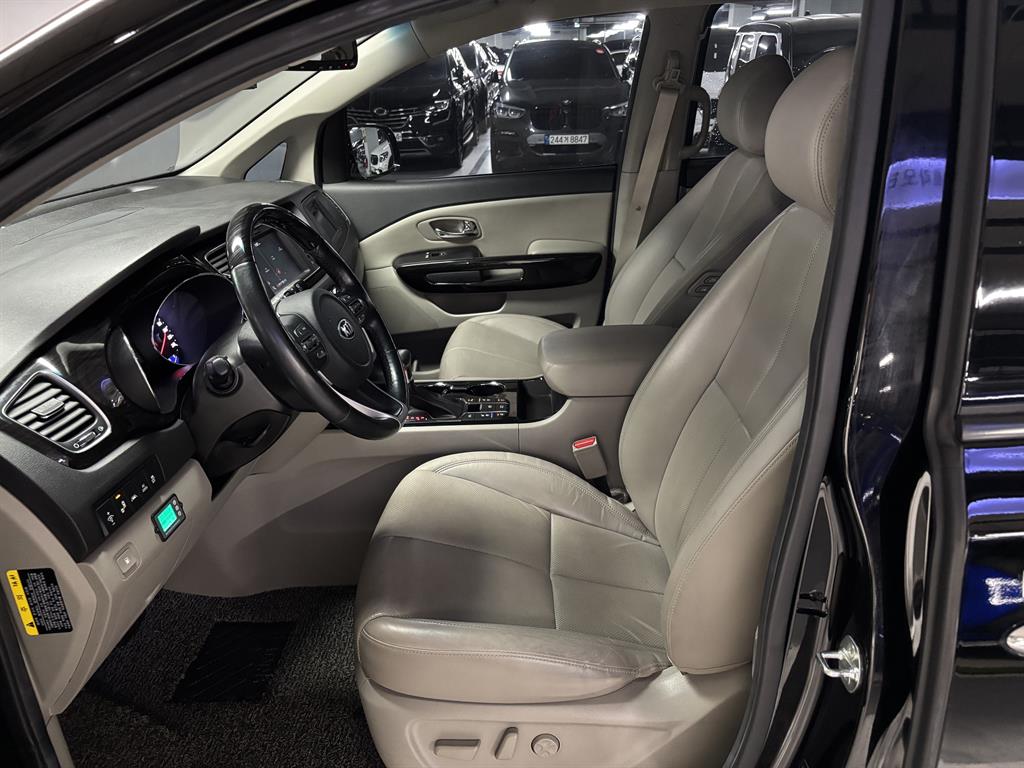 KIA Carnival - Vista 9